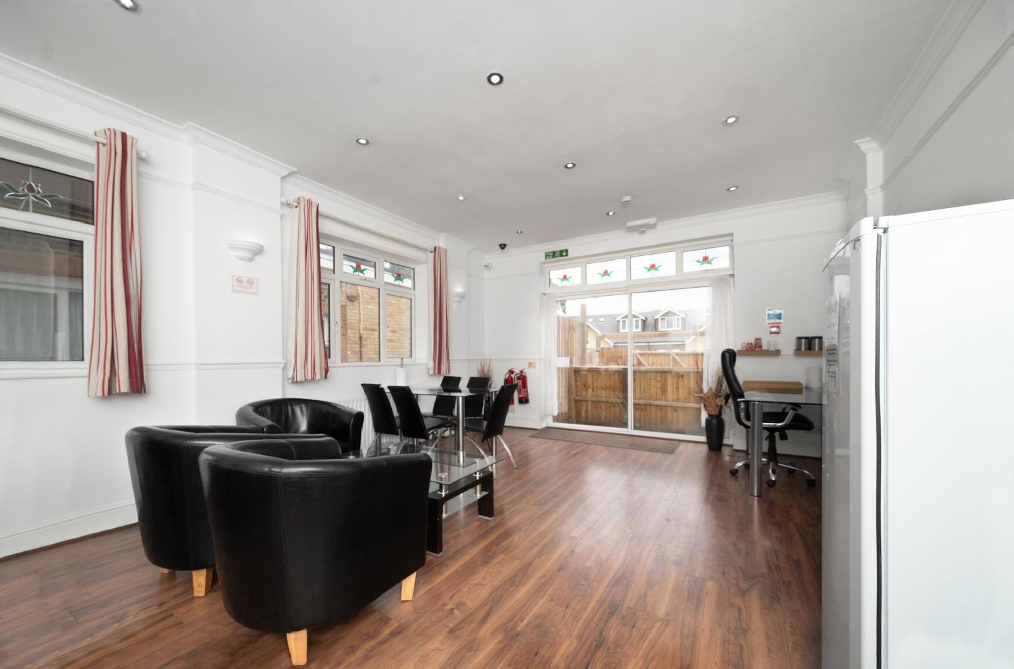 Flexistay Norbury Aparthotel London Ngoại thất bức ảnh